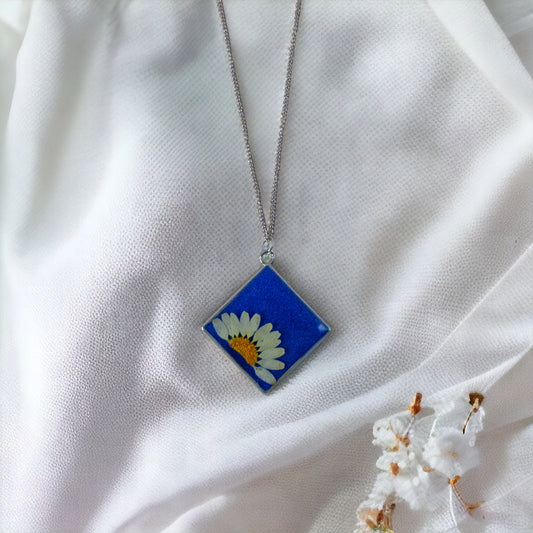 The Queens Daisy Necklace